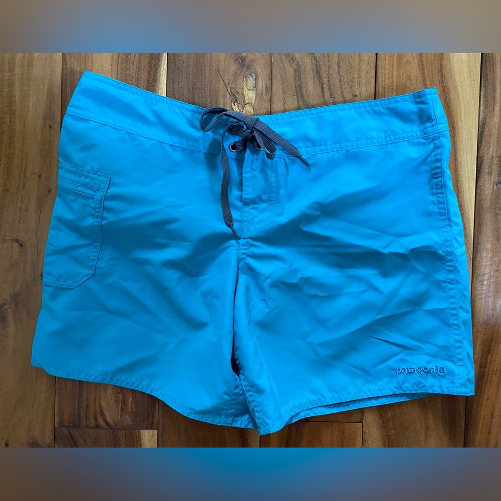 Patagonia Women’s Wavefarer Turquoise Boardshorts Size 6
